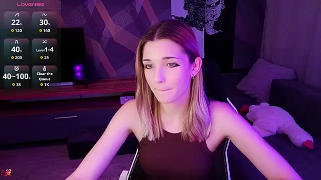 Sandy Belle online show from September 20, 6:31 pm