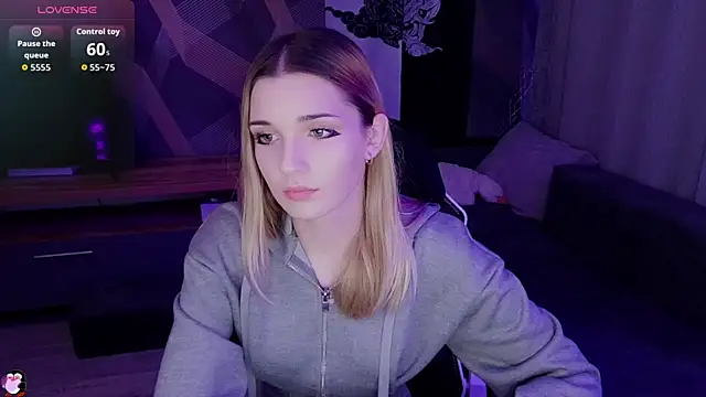 Sandy Belle online show from October 31, 8:10 pm