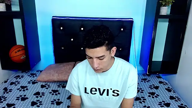 x oliver x online show from December 5, 3:15 am