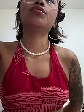 Nia Desire online show from December 3, 5:37 am