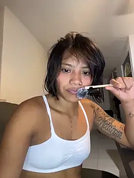 Snapshot of Nia_Desire chatting on April 30, 7:14 am Nia Desire online show from April 30, 7:14 am