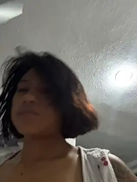 Snapshot of Nia_Desire chatting on May 15, 6:42 am Nia Desire online show from May 15, 6:42 am