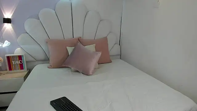 Snapshot of shamara_thomson chatting on February 20, 10:32 pm shamara thomson online show from February 20, 10:32 pm