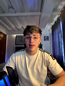 Snapshot of Justin_trevor1 chatting on October 4, 7:56 pm Justin trevor1 online show from October 4, 7:56 pm