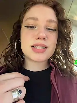 Snapshot of lucy-joy chatting on June 30, 7:31 am lucy-joy online show from June 30, 7:31 am