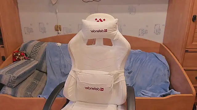 Snapshot of Dexter_Bennett chatting on March 2, 1:51 pm Dexter Bennett online show from March 2, 1:51 pm