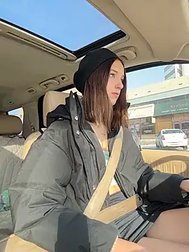 DollyTall online show from February 4, 8:09 am