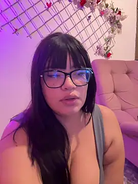 Emily Taylor2 online show from June 16, 2:03 am