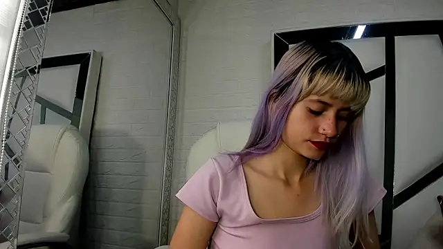 Snapshot of barbieambar chatting on October 28, 1:25 pm barbieambar online show from October 28, 1:25 pm