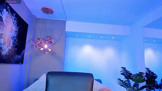 AidaJones online show from December 1, 11:15 am