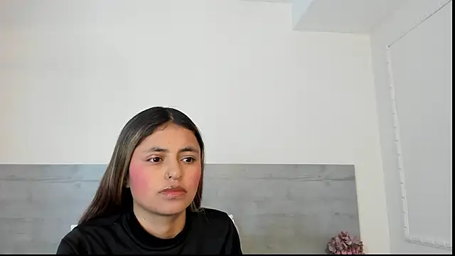 sunnyWhitee online show from March 24, 7:08 pm