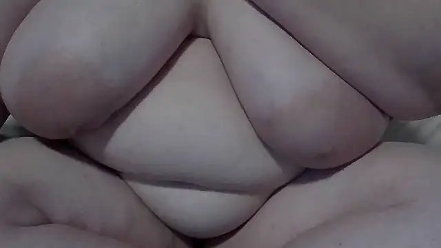 sarahcakes223 online show from November 11, 1:27 am