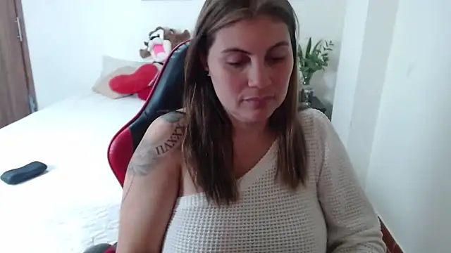 Snapshot of Secret_Bella chatting on November 10, 12:15 pm Secret Bella online show from November 10, 12:15 pm