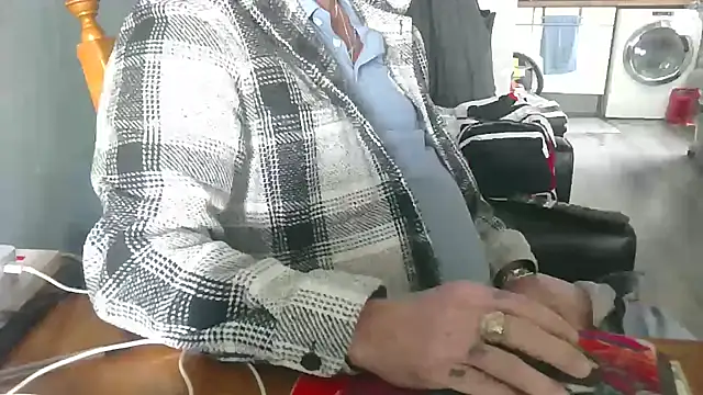 Snapshot of hefin18 chatting on January 26, 12:54 pm hefin18 online show from January 26, 12:54 pm