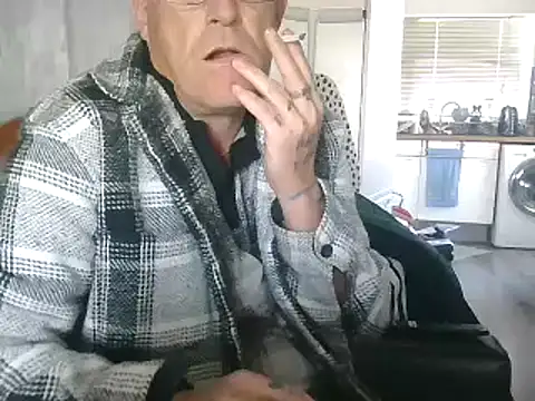 Snapshot of hefin18 chatting on January 31, 1:56 pm hefin18 online show from January 31, 1:56 pm