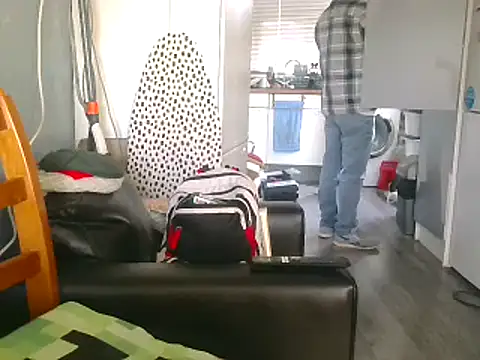 Snapshot of hefin18 chatting on February 1, 11:21 am hefin18 online show from February 1, 11:21 am