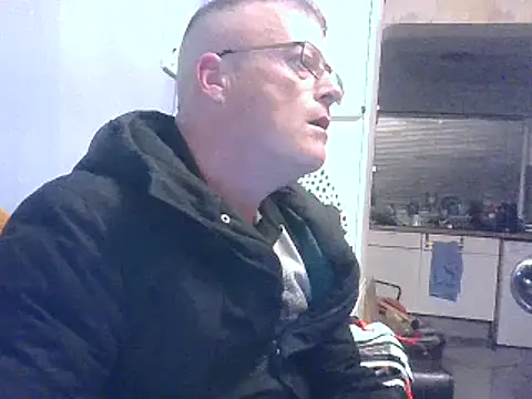 Snapshot of hefin18 chatting on February 13, 8:03 pm hefin18 online show from February 13, 8:03 pm