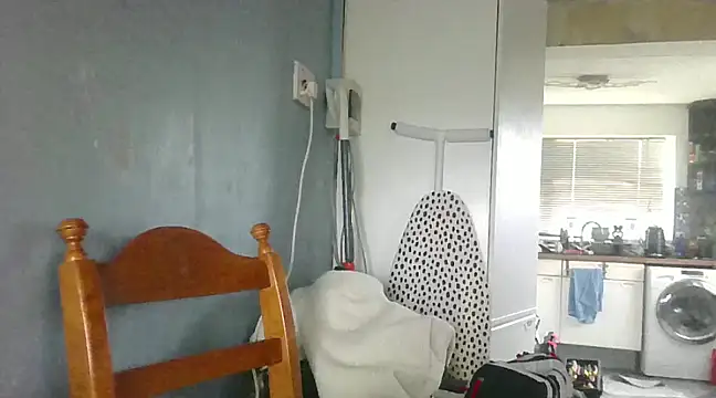 Snapshot of hefin18 chatting on February 23, 12:05 pm hefin18 online show from February 23, 12:05 pm