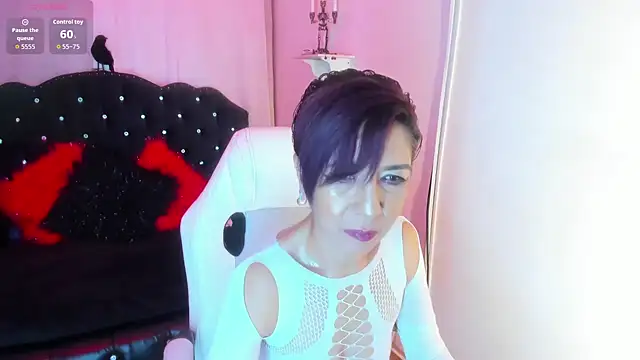 Snapshot of Trinityy__ chatting on October 14, 6:42 pm Trinityy online show from October 14, 6:42 pm