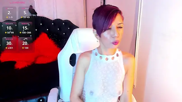 Snapshot of Trinityy__ chatting on November 17, 6:03 pm Trinityy online show from November 17, 6:03 pm