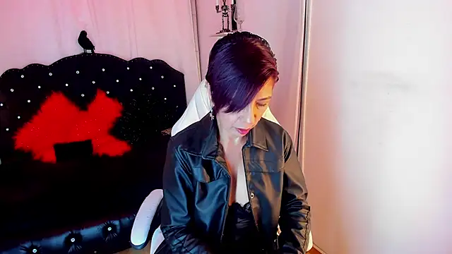 Snapshot of Trinityy__ chatting on December 17, 6:47 pm Trinityy online show from December 17, 6:47 pm