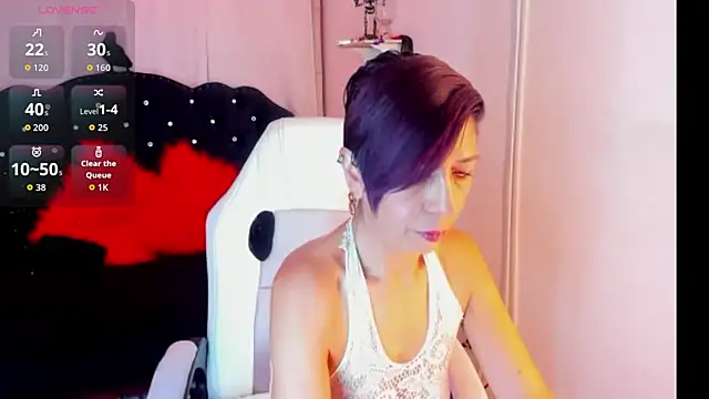 Snapshot of Trinityy__ chatting on February 12, 7:20 pm Trinityy online show from February 12, 7:20 pm