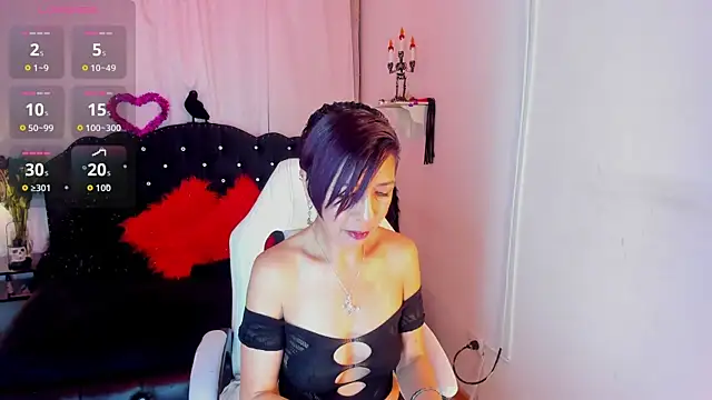 Snapshot of Trinityy__ chatting on February 17, 6:58 pm Trinityy online show from February 17, 6:58 pm