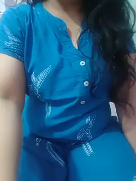 Snapshot of roshni_agrawal0 chatting on June 18, 7:52 am roshni agrawal0 online show from June 18, 7:52 am