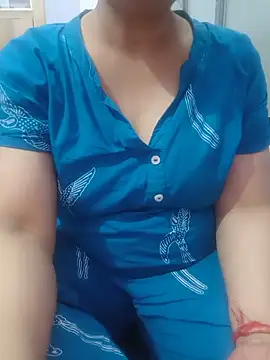 Snapshot of roshni_agrawal0 chatting on June 18, 9:36 am roshni agrawal0 online show from June 18, 9:36 am