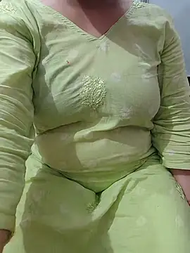 Snapshot of roshni_agrawal0 chatting on June 29, 9:59 am roshni agrawal0 online show from June 29, 9:59 am