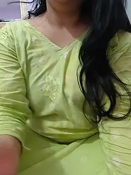 Snapshot of roshni_agrawal0 chatting on June 30, 4:46 am roshni agrawal0 online show from June 30, 4:46 am