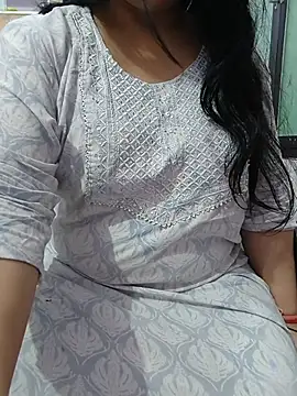 Snapshot of roshni_agrawal0 chatting on July 4, 8:20 am roshni agrawal0 online show from July 4, 8:20 am
