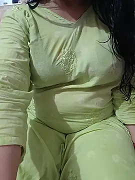 Snapshot of roshni_agrawal0 chatting on July 7, 10:52 am roshni agrawal0 online show from July 7, 10:52 am