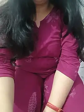 Snapshot of roshni_agrawal0 chatting on July 8, 9:14 am roshni agrawal0 online show from July 8, 9:14 am