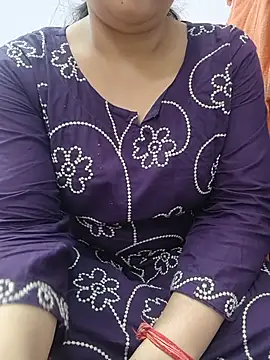 Snapshot of roshni_agrawal0 chatting on July 12, 7:10 am roshni agrawal0 online show from July 12, 7:10 am
