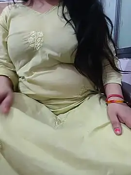 Snapshot of roshni_agrawal0 chatting on July 16, 8:20 am roshni agrawal0 online show from July 16, 8:20 am