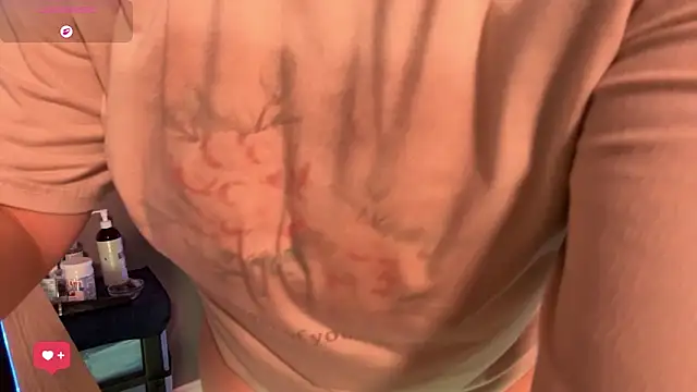 Snapshot of Charlies_world chatting on December 5, 6:04 pm Charlies world online show from December 5, 6:04 pm