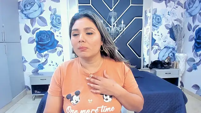 LatinaHoleQueen online show from October 11, 2:15 pm