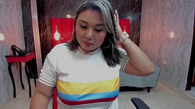 Snapshot of LatinaHoleQueen chatting on June 27, 3:17 pm LatinaHoleQueen online show from June 27, 3:17 pm