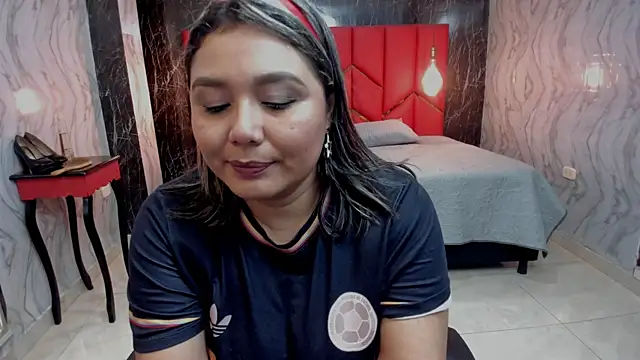 Snapshot of LatinaHoleQueen chatting on July 7, 3:38 pm LatinaHoleQueen online show from July 7, 3:38 pm