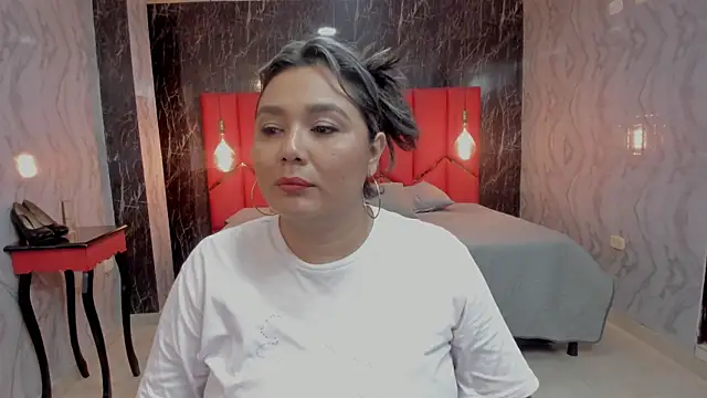 Snapshot of LatinaHoleQueen chatting on July 17, 3:29 pm LatinaHoleQueen online show from July 17, 3:29 pm