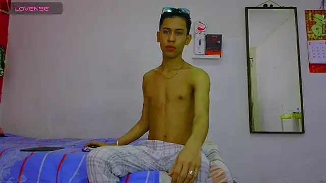 dylan apol0 online show from March 9, 2:15 am