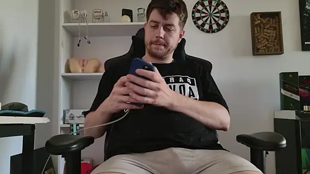 aaron nvk online show from February 4, 9:20 pm