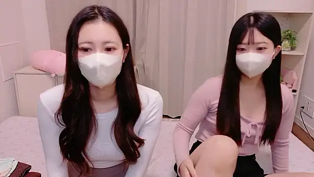 Snapshot of MOEMOE-Q chatting on October 17, 4:09 pm MOEMOE-Q online show from October 17, 4:09 pm