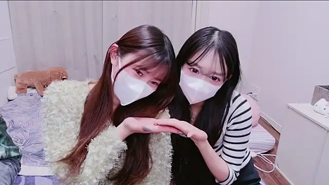 MOEMOE-Q online show from March 5, 3:30 pm