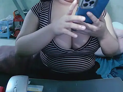 Lily3322 online show from March 19, 6:01 pm