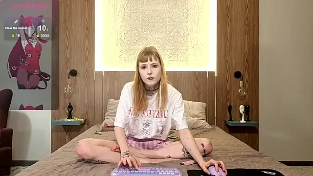 Snapshot of MilkMeSoftly chatting on November 6, 8:26 am MilkMeSoftly online show from November 6, 8:26 am