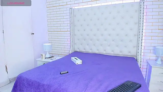 Elody rousse online show from January 9, 11:57 am