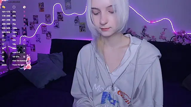 Snapshot of Megan--chan chatting on November 16, 9:31 pm Megan--chan online show from November 16, 9:31 pm