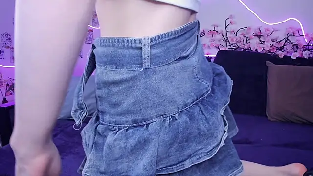 Snapshot of Megan--chan chatting on November 18, 7:51 pm Megan--chan online show from November 18, 7:51 pm